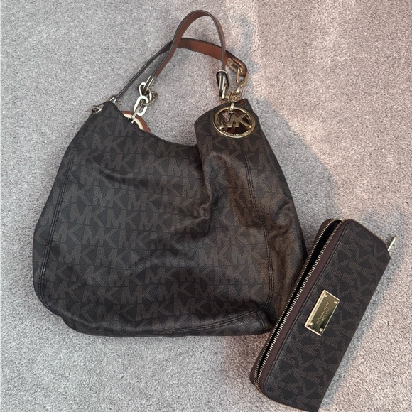 Michael Kors Fulton Large Logo Shoulder Bag with Large Wallet - Picture 5 of 14